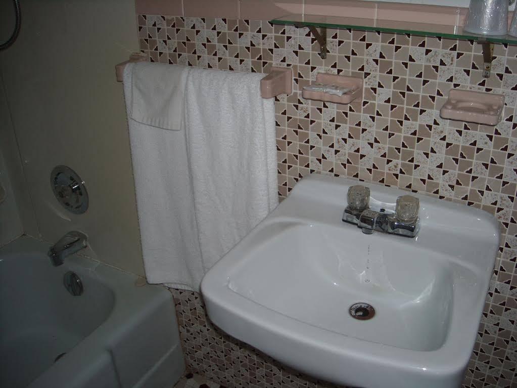 Motel Des Erables Coteau-du-Lac Kültér fotó