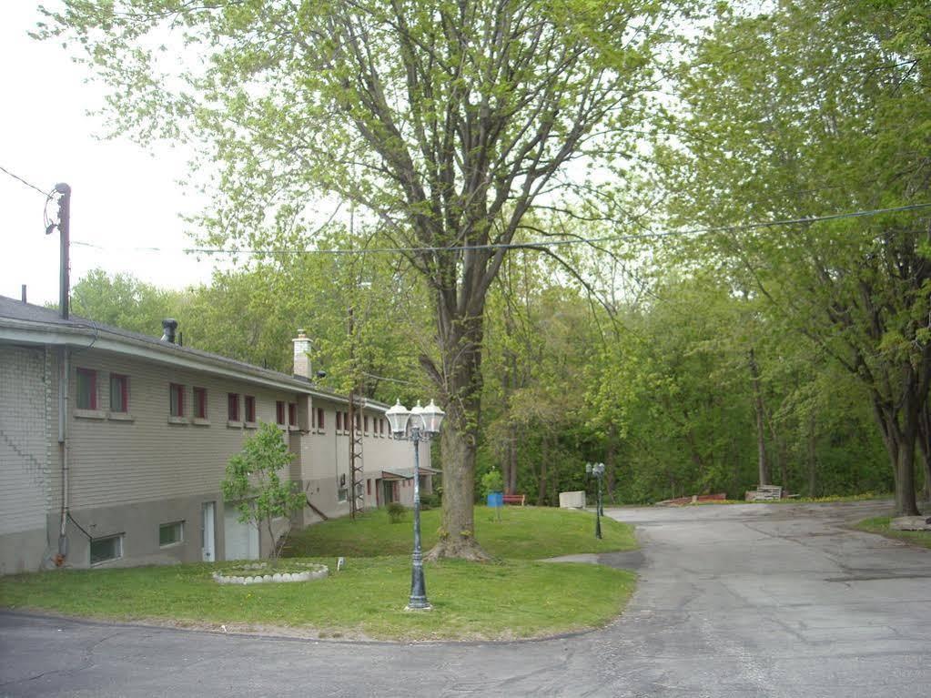 Motel Des Erables Coteau-du-Lac Kültér fotó